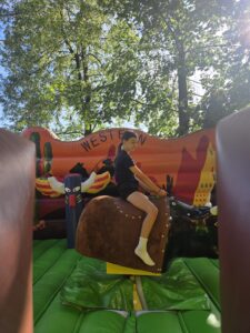 Dziki zachód w  SP3 - jazda na mechanicznym byku.